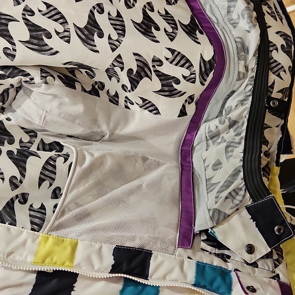 Billabong Snowboarding Jacket - Picture 9 of 12